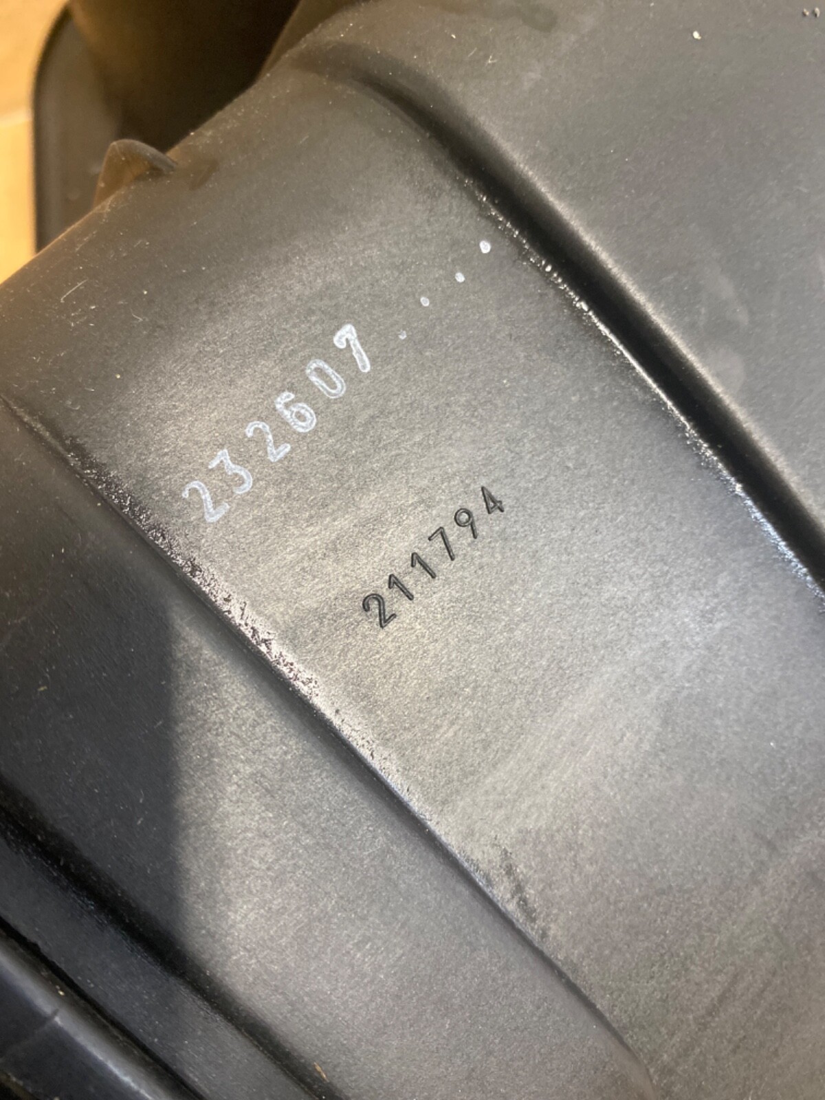 Maserati Quattroporte, Air Cleaner, Used, P/N 211794