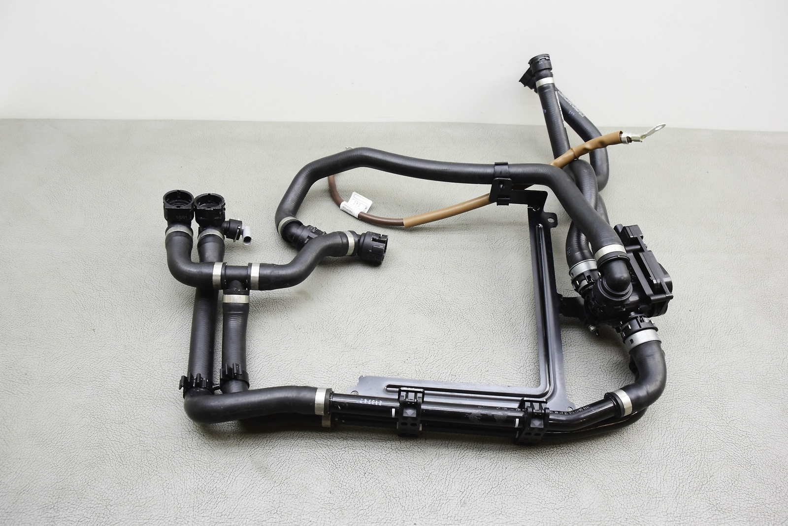 MERCEDES GLC C253 Valve With Coolant Pipe A2535015301 A0005061300  