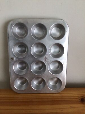 Vintage United Aircraft Products Muffinaire 12 Count Muffin Pan Cupcake  Made USA