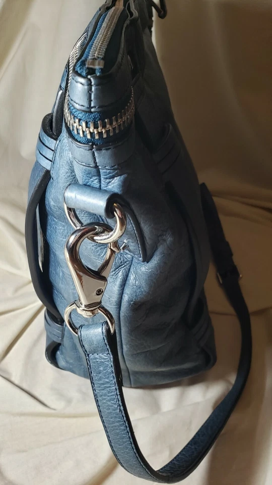 Bolso de hombro She + Lo de cuero azul Hobo Satchel - Venta de muestra nuevo con defecto Foto 3 de 4