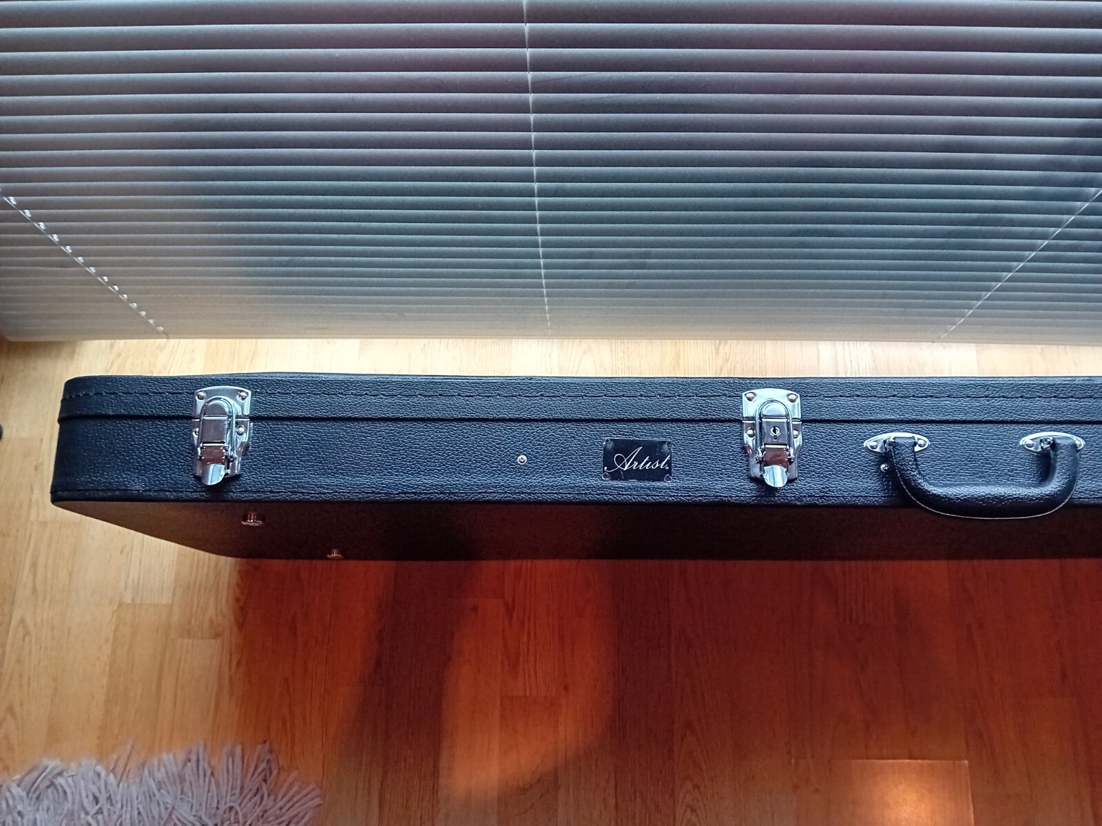 Artist VintageHybrid White Active/Passive Bass Guitar & Case eBay