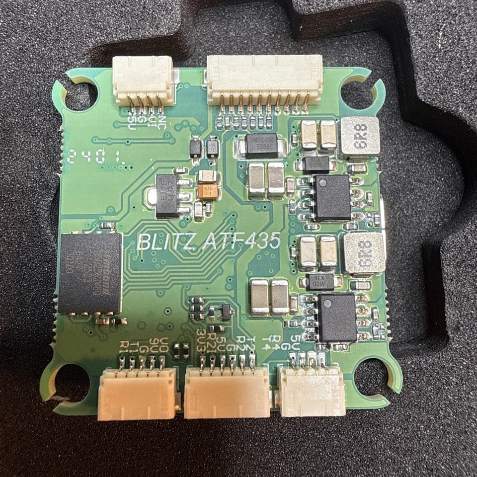 iFlight BLITZ ATF435 Flight Controller with BEC 32MB Flash 6 UARTS 30.5*30.5mm - Image 2 of 4