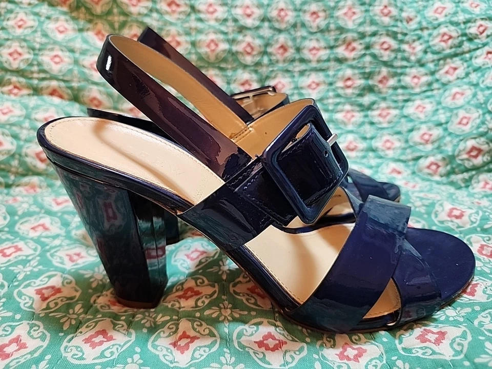 J. Tacones Crew azul marino con tiras de charol hechos en Italia talla 7,5 usados en excelente estado Foto 3 de 4