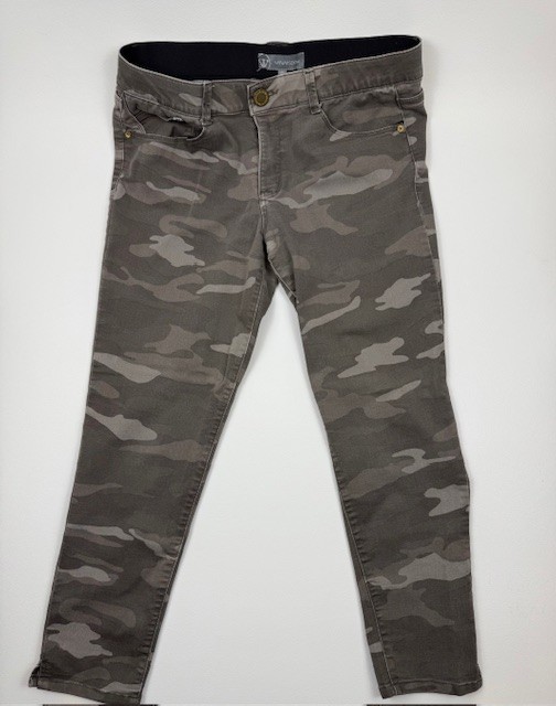 Wit & Wisdom Ab-Solution Women's Pants Size 12 Camo Straight Leg Stretch Jeans