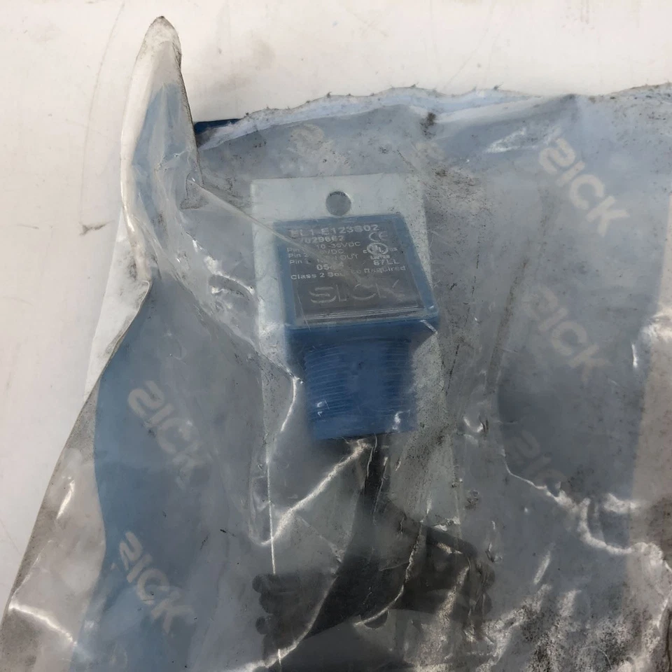 SICK EL1-E123P01 Photoelectric Sensor With Bracket NEW - Image 3 of 3