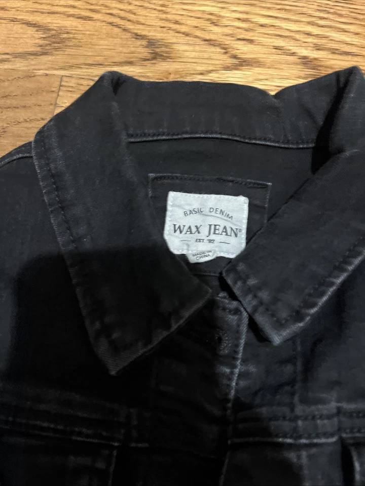 Chaqueta vaquera de cera negra con botones pequeña Foto 3 de 4