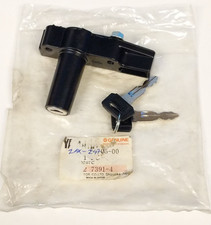 1986-1988 Yamaha FZ600 Fazer OEM Seat Lock Assembly 2AX-24705-00-00