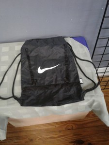 black nike drawstring bag