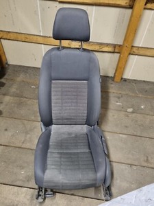 Original VW Golf V 1K Sitz vorne links Fahrersitz Stoff 1K4881105LE