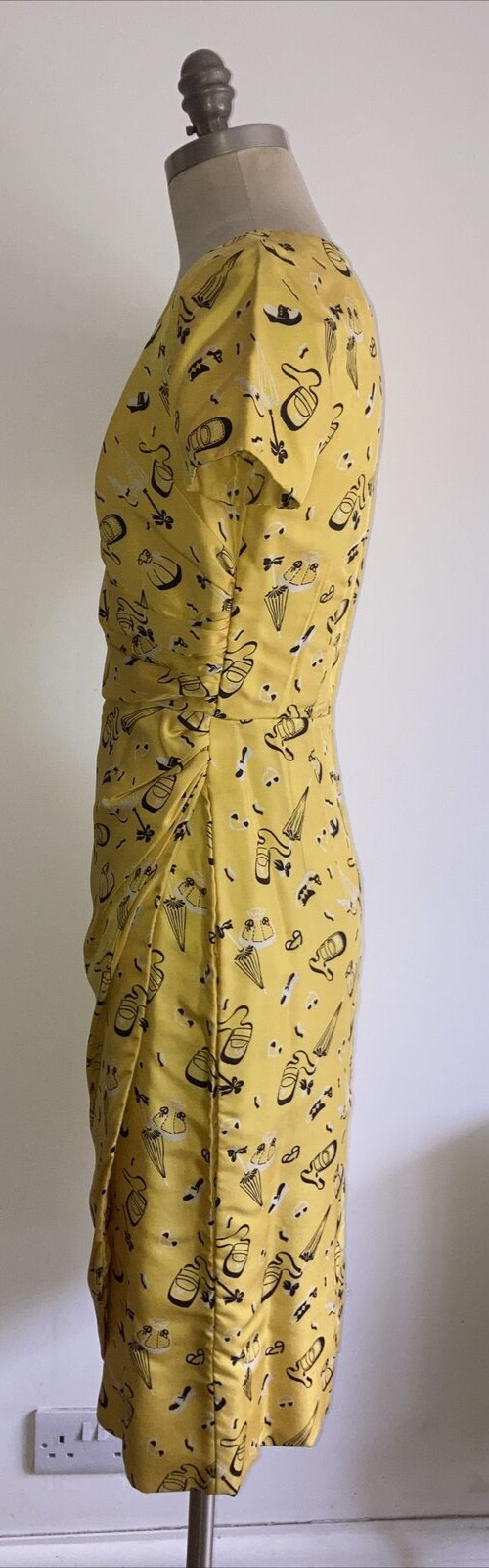 Vintage 1950s Yellow Silk Character Print Lined Tea Dress, 17.5" pit to pit 4
