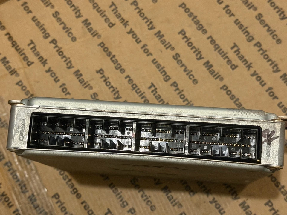 33921-67D31 2002 Suzuki Grand Vitara 2,5 L 4x4 motor AT módulo de computadora ECM Foto 2 de 2