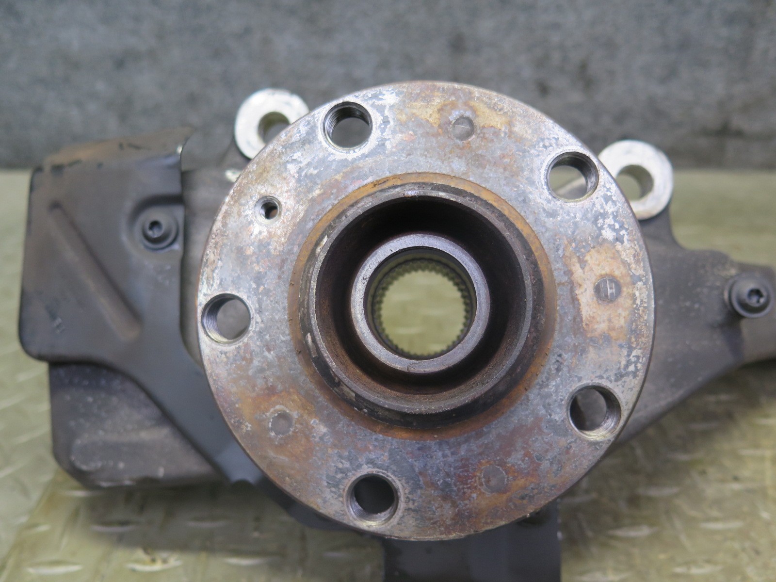 2006-2012 BENTLEY CONTINENTAL FLYING SPUR FRONT RIGHT SPINDLE KNUCKLE WHEEL HUB