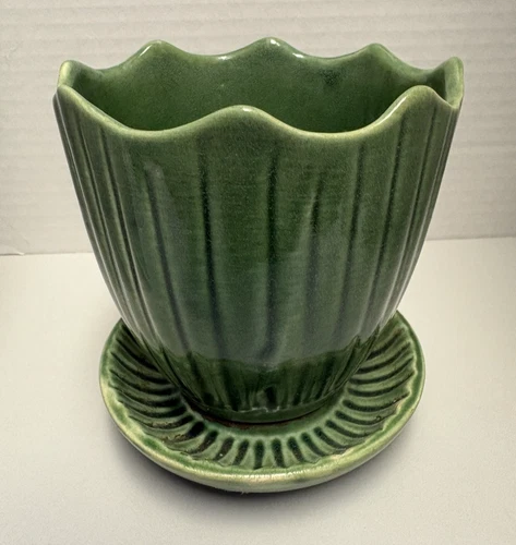 McCoy Jardiniere Planter w/Attached Saucer (#634) Two very small chips on saucer