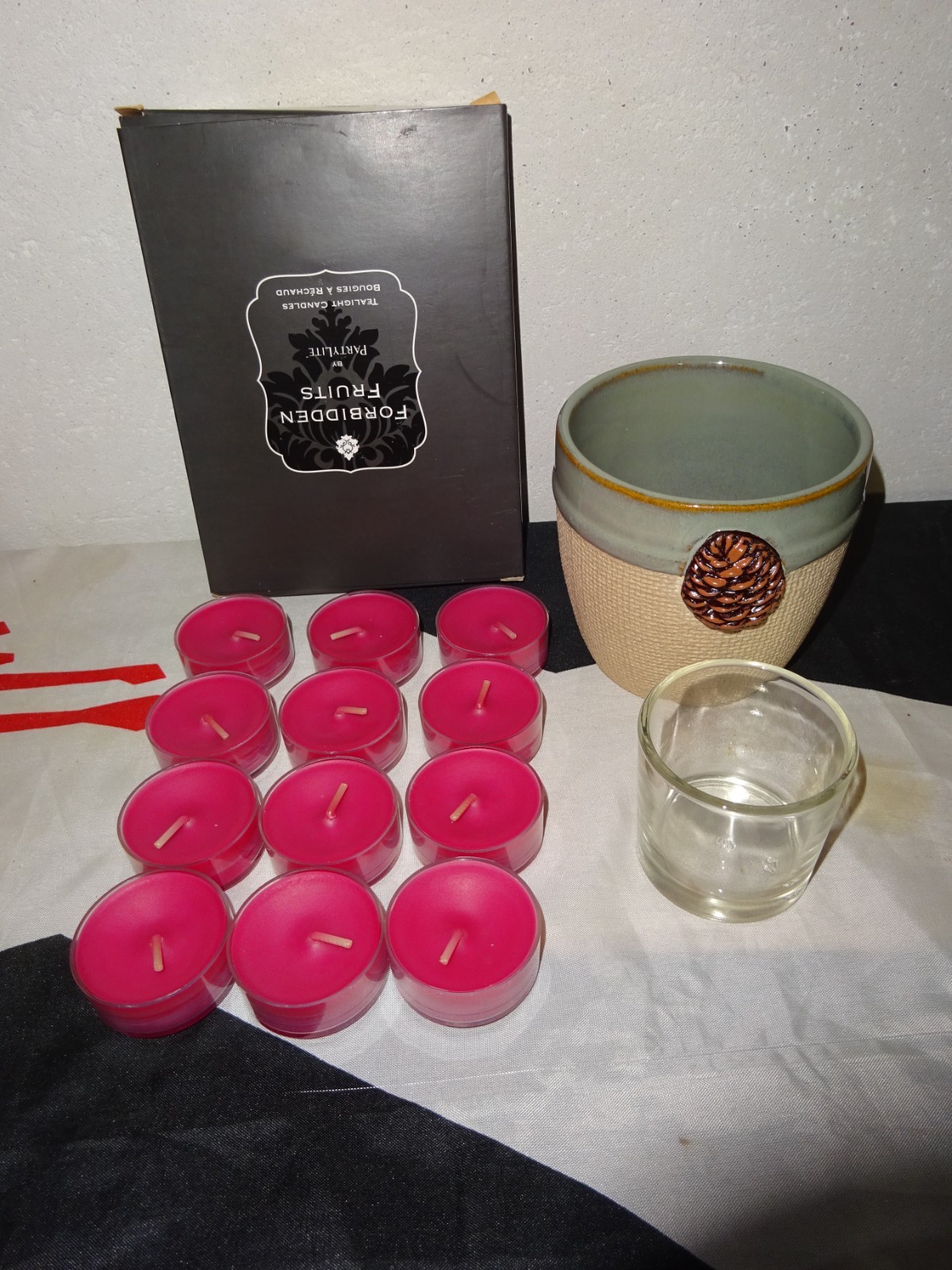 Porte-bougie pomme de pin PartyLite avec 12 réchauds cranberry pour soirées d'hiver cocooning