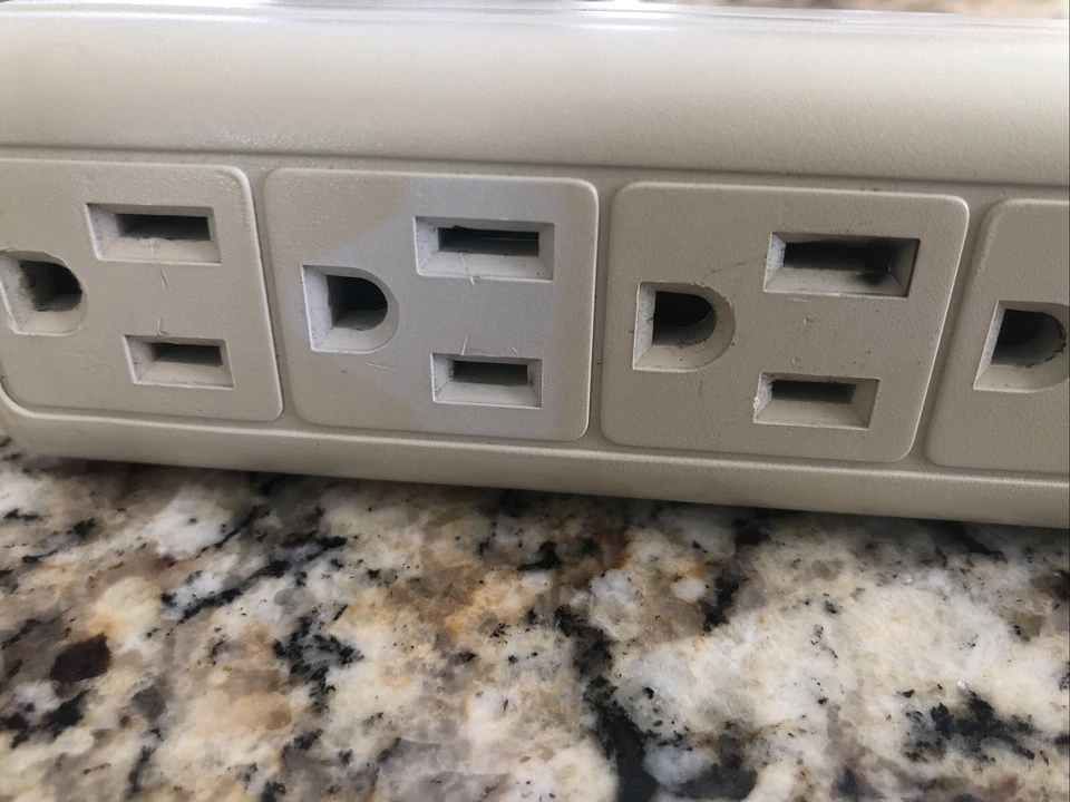 Relocatable Power Tap Surge Protection 6 Outlet 125VAC 15A On Off Reset Switch - Image 3 of 4