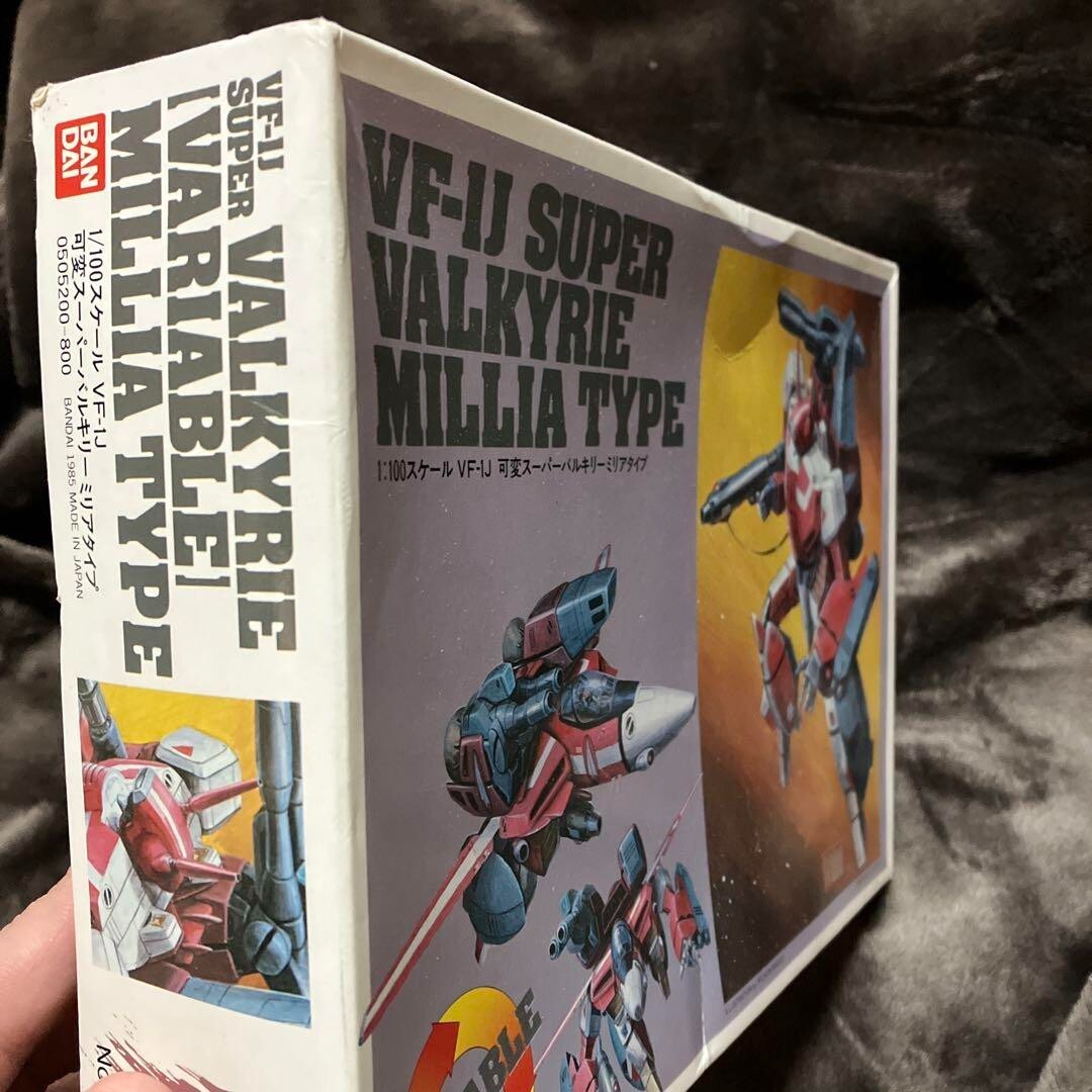 Macross VF-1J Super Valkyrie Millia Type Model Kit 1:100 BANDAI