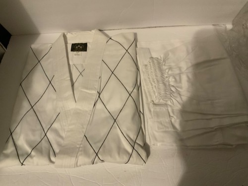 New Martial Arts Supply Best Sang Moo Sa Tae Kwon Do size 3 Uniform karate white