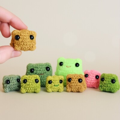 Süßer Plüsch Mini Frosch für Schlüsselanhänger Arbeit Büro Schreibtisch gehäkelt Amigurumi Muster nur