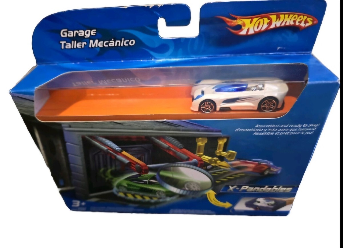2005 Hot Wheels X-Pandables Garage Playset W Car Included Style