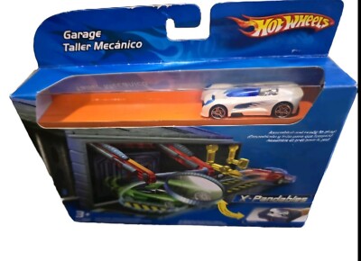 2005 Hot Wheels X-Pandables Garage Playset W Car Included Style