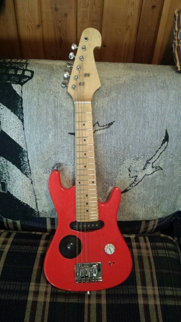 synsonics electric guitar with speaker