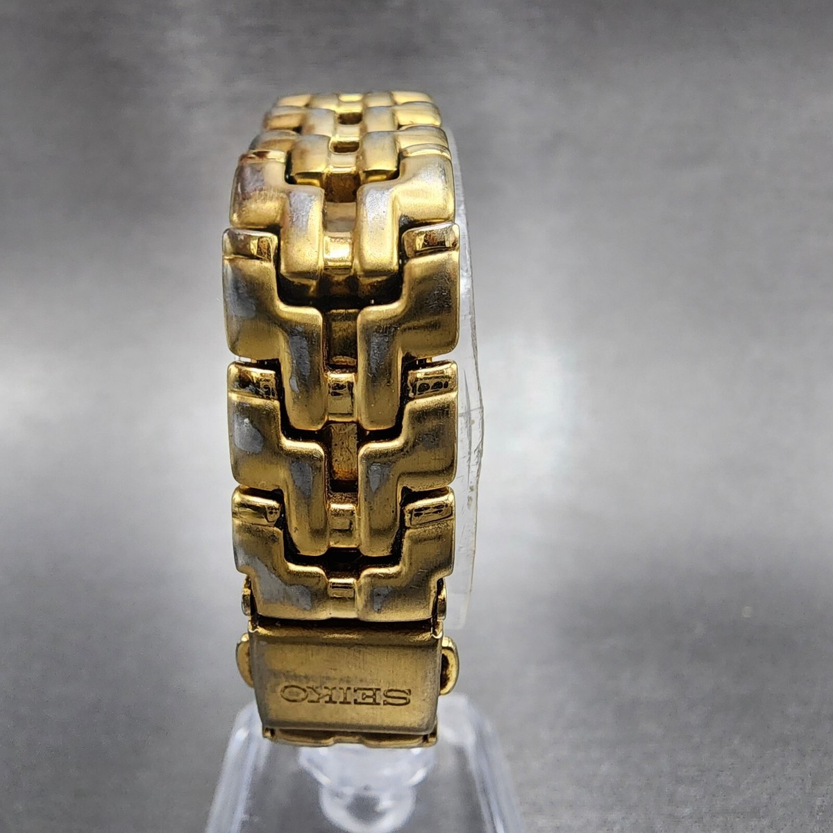 Seiko Watch Women 26mm White Dial Gold Tone Diamond Bezel