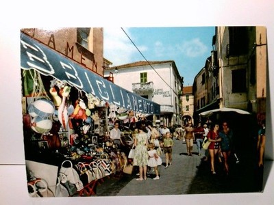 Laigueglia. Via Dante. Italien. Alte Ansichtskarte / Postkarte farbig, gel. 1965