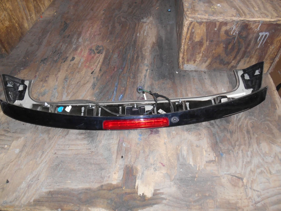 Tercera luz de freno para alerón trasero Chevrolet Trax 2013-2020 95421455 OEM Foto 3 de 3