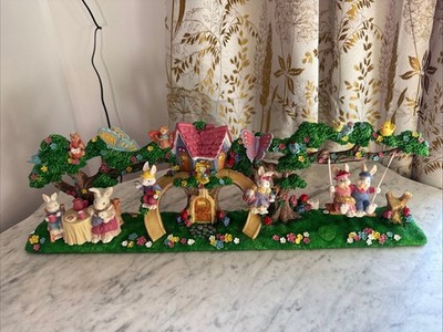 1999 Jaimy Design Easter Jubilee ''Easter Bunny Tree House''  21'' long NEW Vtg