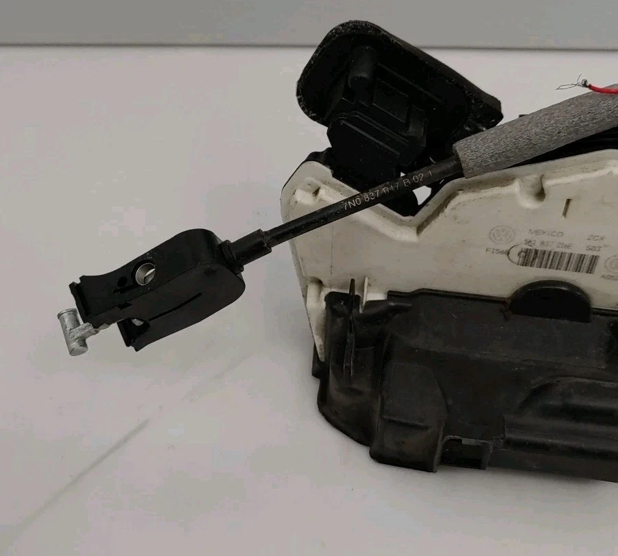 2011-2018 Volkswagen JETTA  Front Right Passenger Side Door Latch Actuator OEM - Image 2 of 4