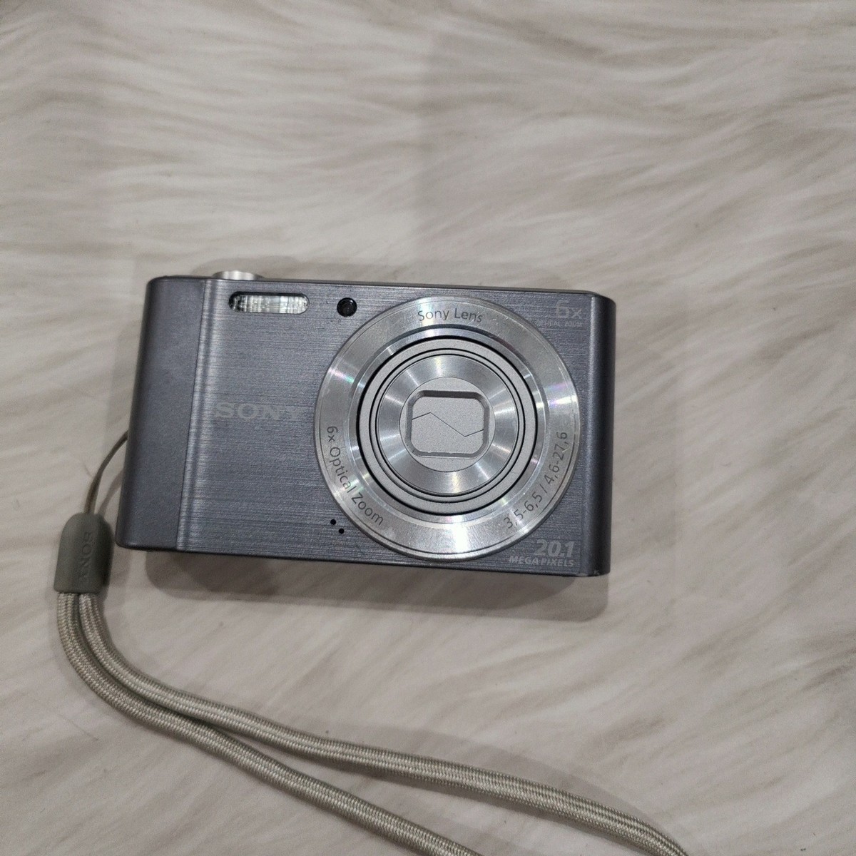 Sony Cyber-Shot DSC-W810 Digital Camera 20.1MP 6x Optical Zoom
