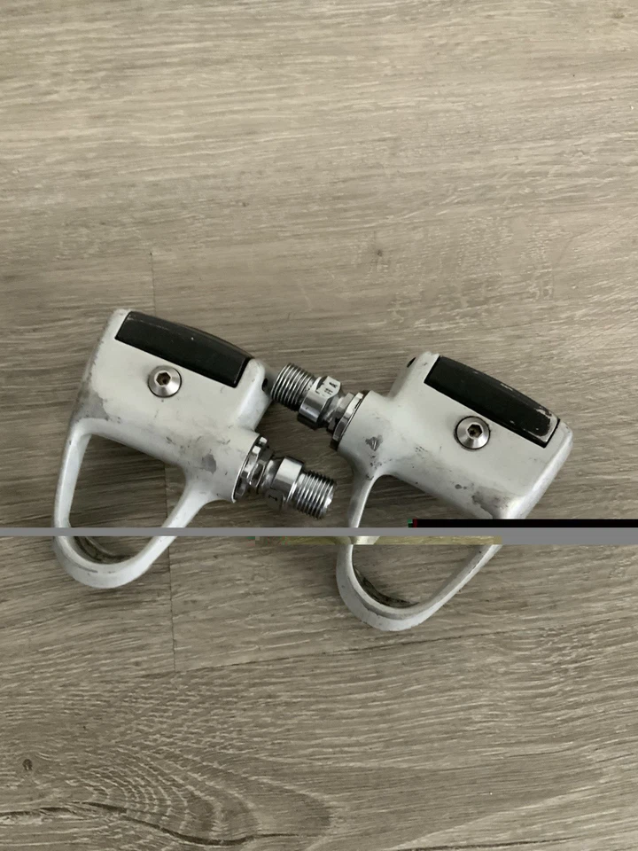 PEDALES SIN CLIP SHIMANO DURA ACE MODELO 7401 GRIS ASPECTO COMPATIBLE Foto 2 de 4