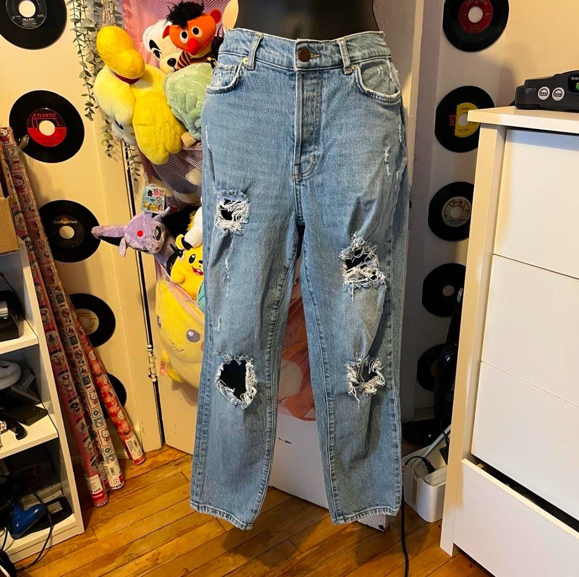 Urban Outfitters BDG Women’s Blue Distressed Straight Leg High Waist Jeans 28”