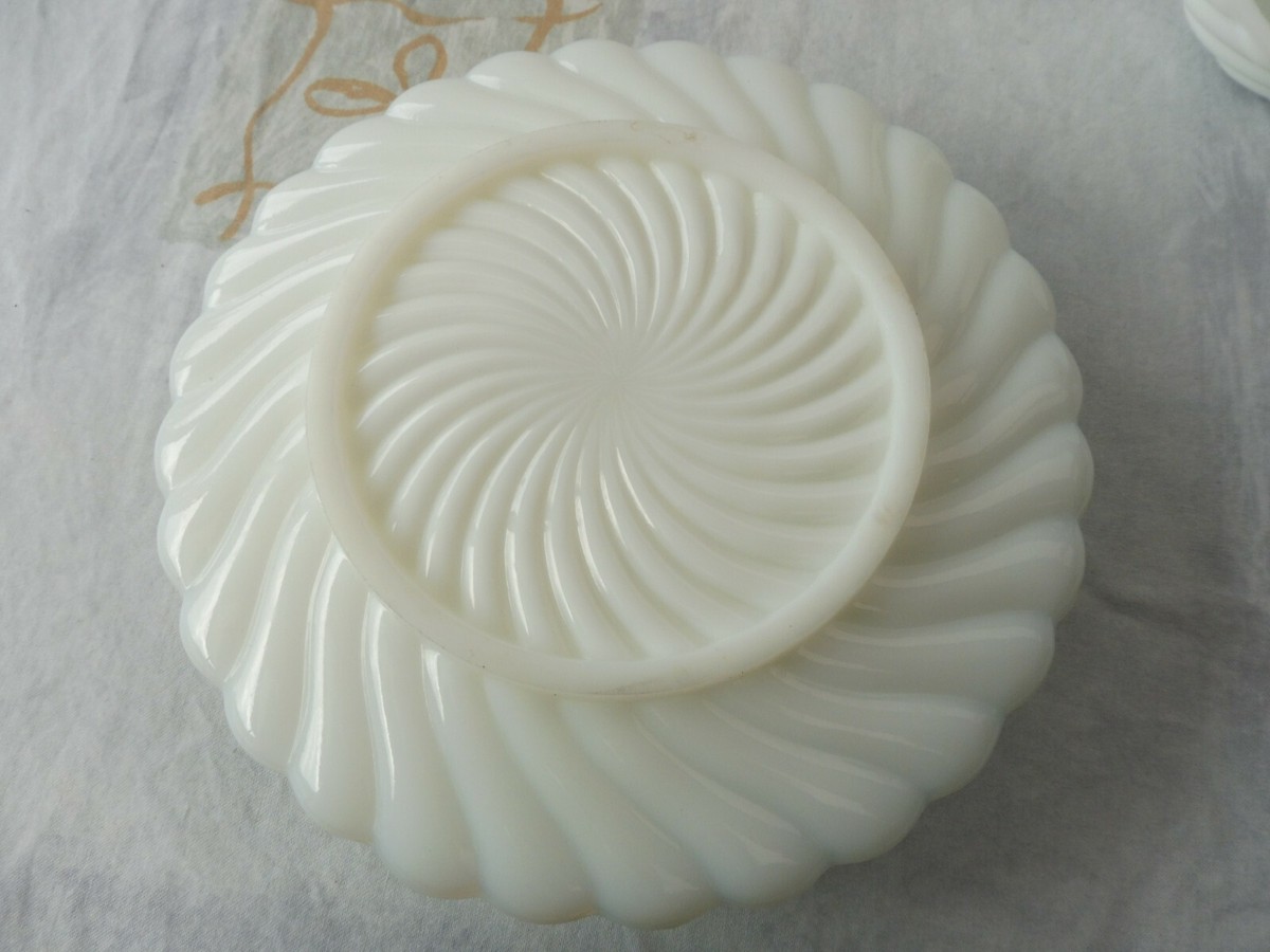 Beurrier En Opaline Vintage 1960 - Blanc 18 Cm - Assiette Incluse