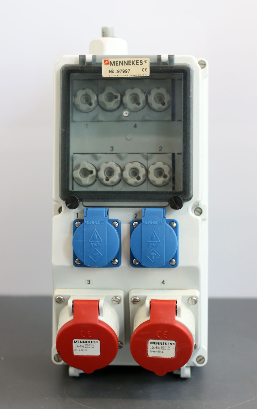 Mennekes 97997 Combinación Enchufes Distribuidor Pared 16A-6h