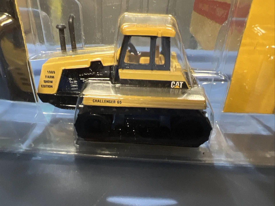1989 Caterpillar Challenger 65 Farm Show Edition The ERTL Company Toy - Image 3 of 4