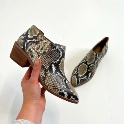 Madewell Low Chelsea Boot in snake embossed leather size 6