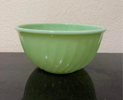 VINTAGE Anchor Hocking  Fire-King  "Jadeite" Swirl Bowl
