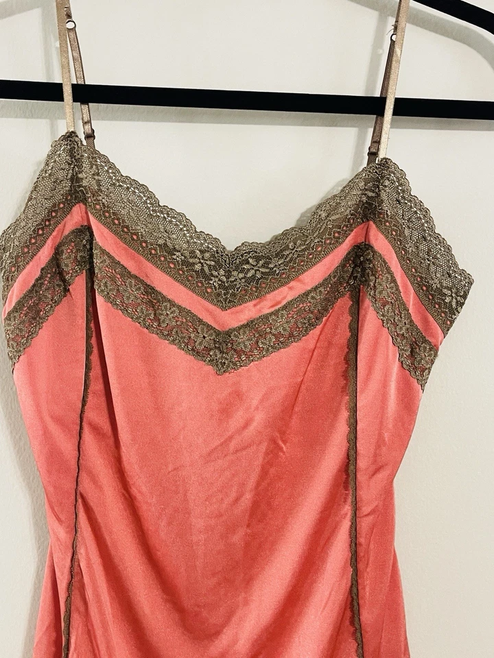 De colección The Limited Y2K Cami Satinado Encaje Coral Romántico Camisola Coqueta Hada S Foto 2 de 4