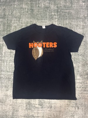 Hooters Mens Shirt Medium Black Orange Owl Restaurant Northland Kansas City Rare