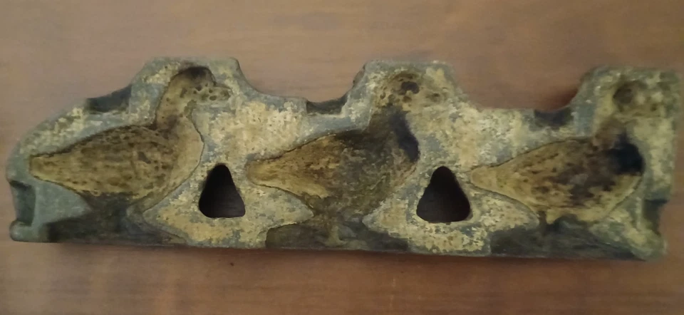 Antiguo Thomas Mills Bros. de la década de 1860 Molde de caramelo de metal de hierro fundido # 263 Three Ducks Foto 3 de 4