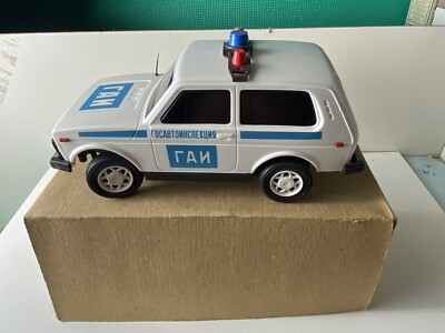 Lada NIVA Vaz 2121- Russian Police car-26cmL-steering Wheels-vintage Russ.toy