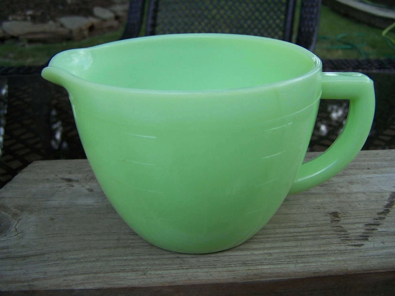 Vintage Jeannette Jadeite 2 Cup Sunflower Bottom D-Shaped Handle Measuring Cup