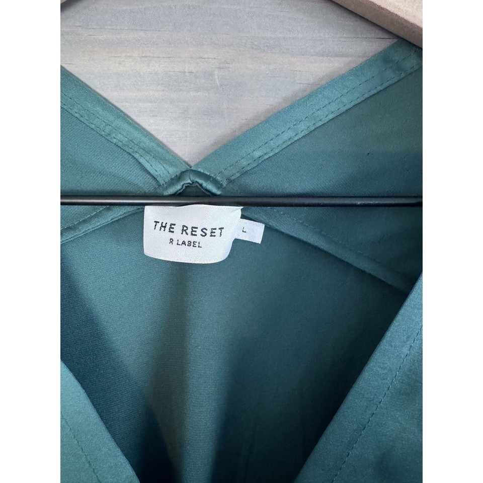 Reset Vault Code R LABEL THE RESET Green V Neck Pullover Blouse Top Shirt Women's Size ...