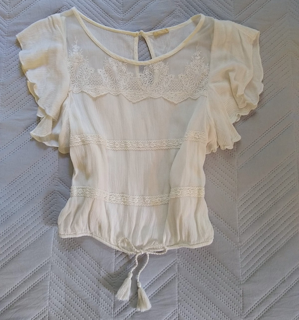 Y2K Top Hollister Vintage Boho Shirt Lace and Ruffle Crop Top Ivory Cream S M