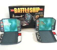 Battleship 1998 Milton Bradley Hasbro Classic Naval Combat Game 