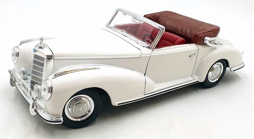 Mô hình xe ô tô Mercedes Benz 300S (1955) Black 1:18 Maisto