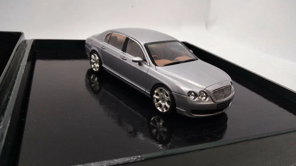 Cofanetto Minichamps Bentley Continental Flyng Spur 2005 SCALA 1:43 - Immagine 3 di 4