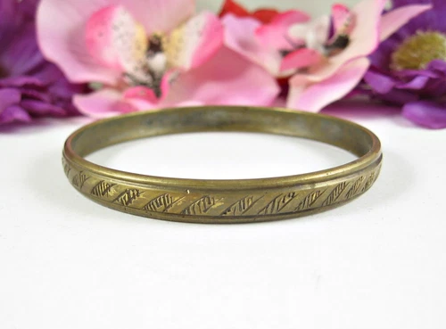 BRASS BANGLE BRACELET Vintage Lined Pattern India Signed FC 8"