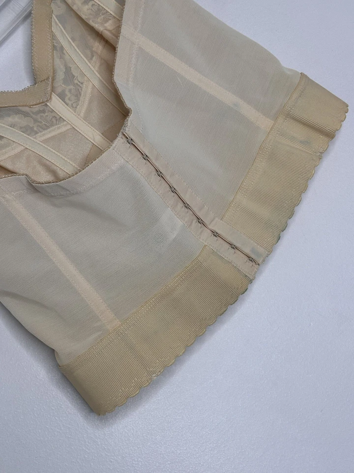 De Colección Valmont Marfil 40B Bustier Sujetador Corsé Satinado Huesado HECHO EN UNIÓN Foto 4 de 4